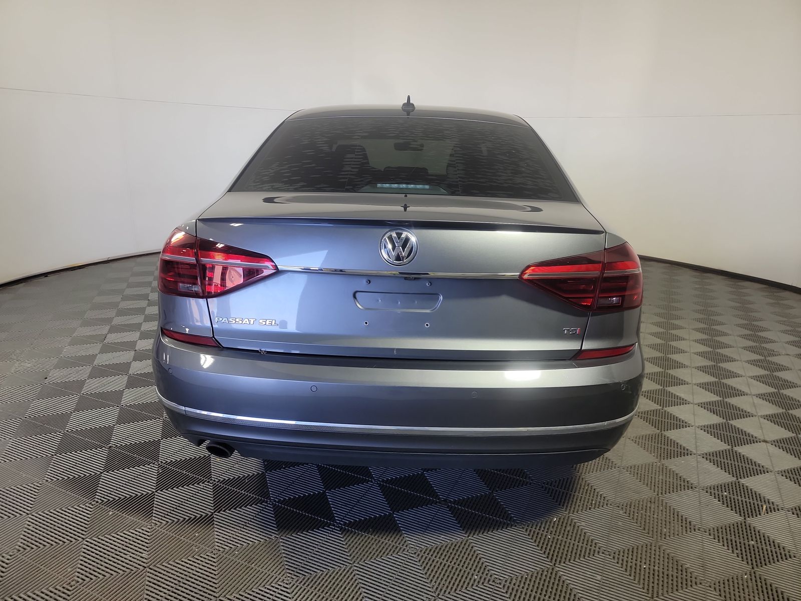 2018 Volkswagen Passat 2.0T SEL Premium FWD