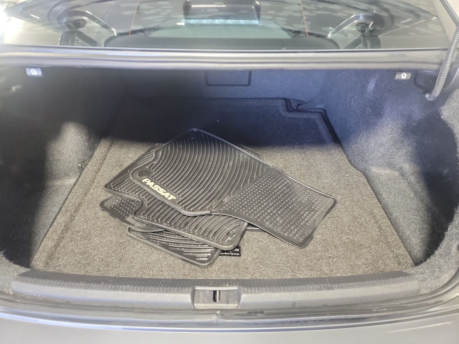 2018 Volkswagen Passat 2.0T SEL Premium FWD