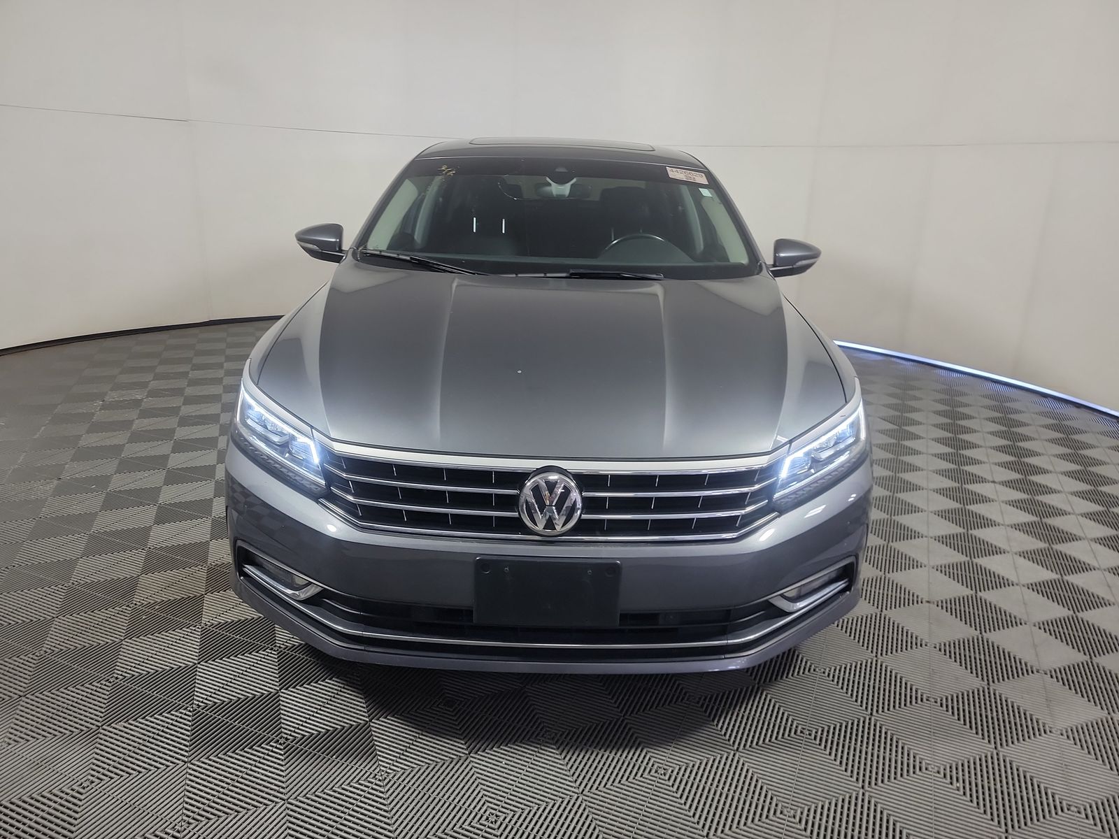 2018 Volkswagen Passat 2.0T SEL Premium FWD