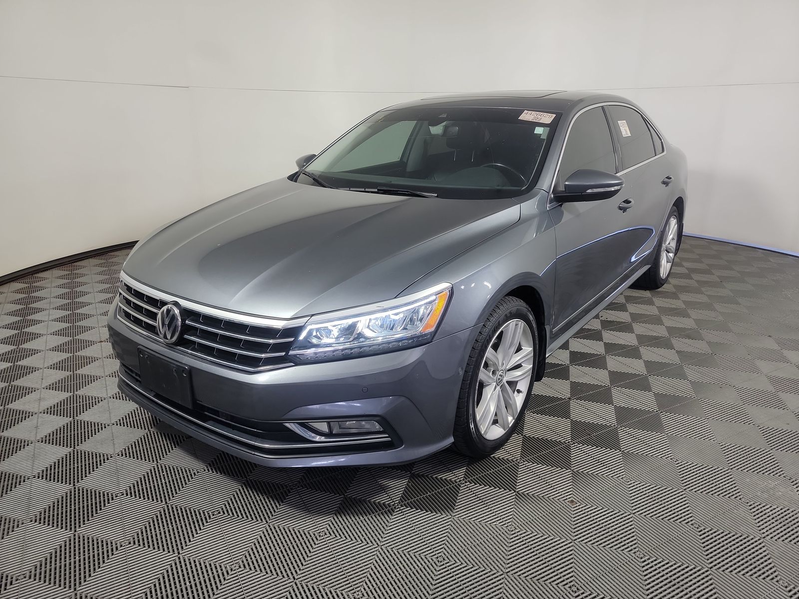 2018 Volkswagen Passat 2.0T SEL Premium FWD