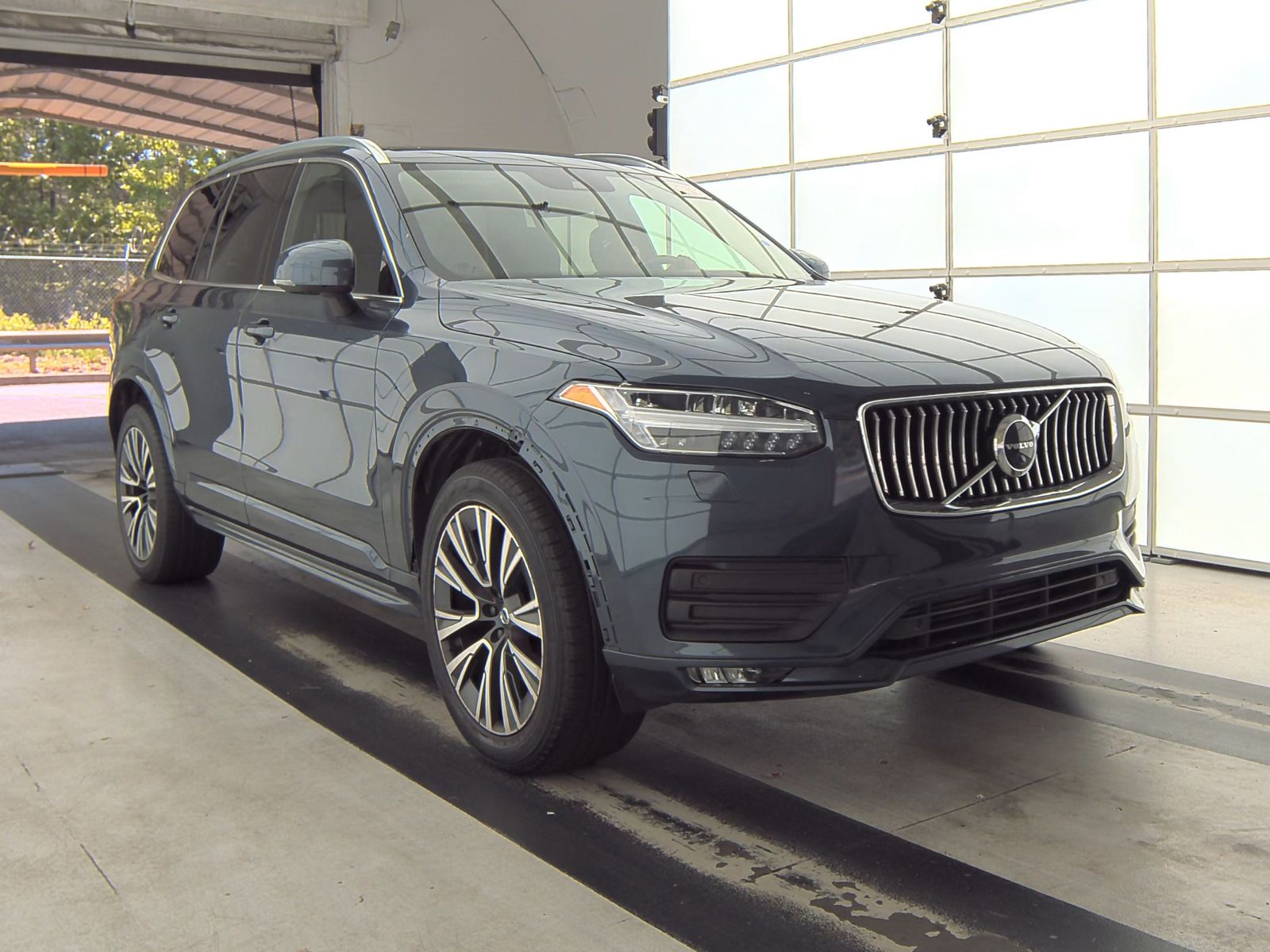 2021 Volvo XC90 T6 Momentum AWD