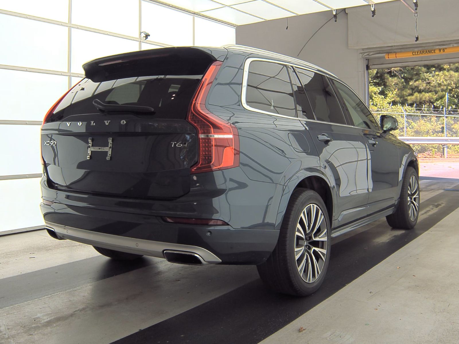 2021 Volvo XC90 T6 Momentum AWD