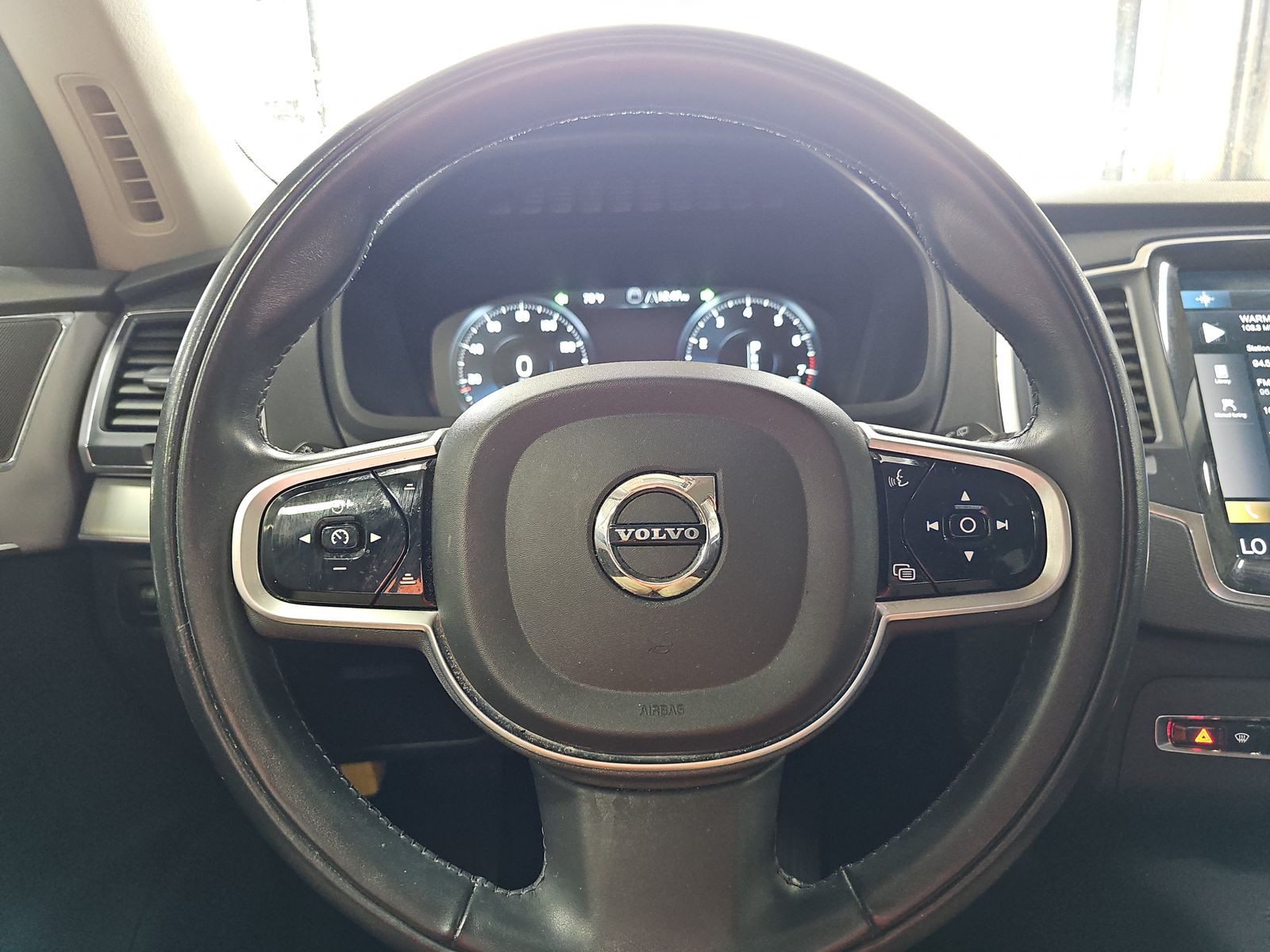 2022 Volvo XC90 T5 Momentum AWD