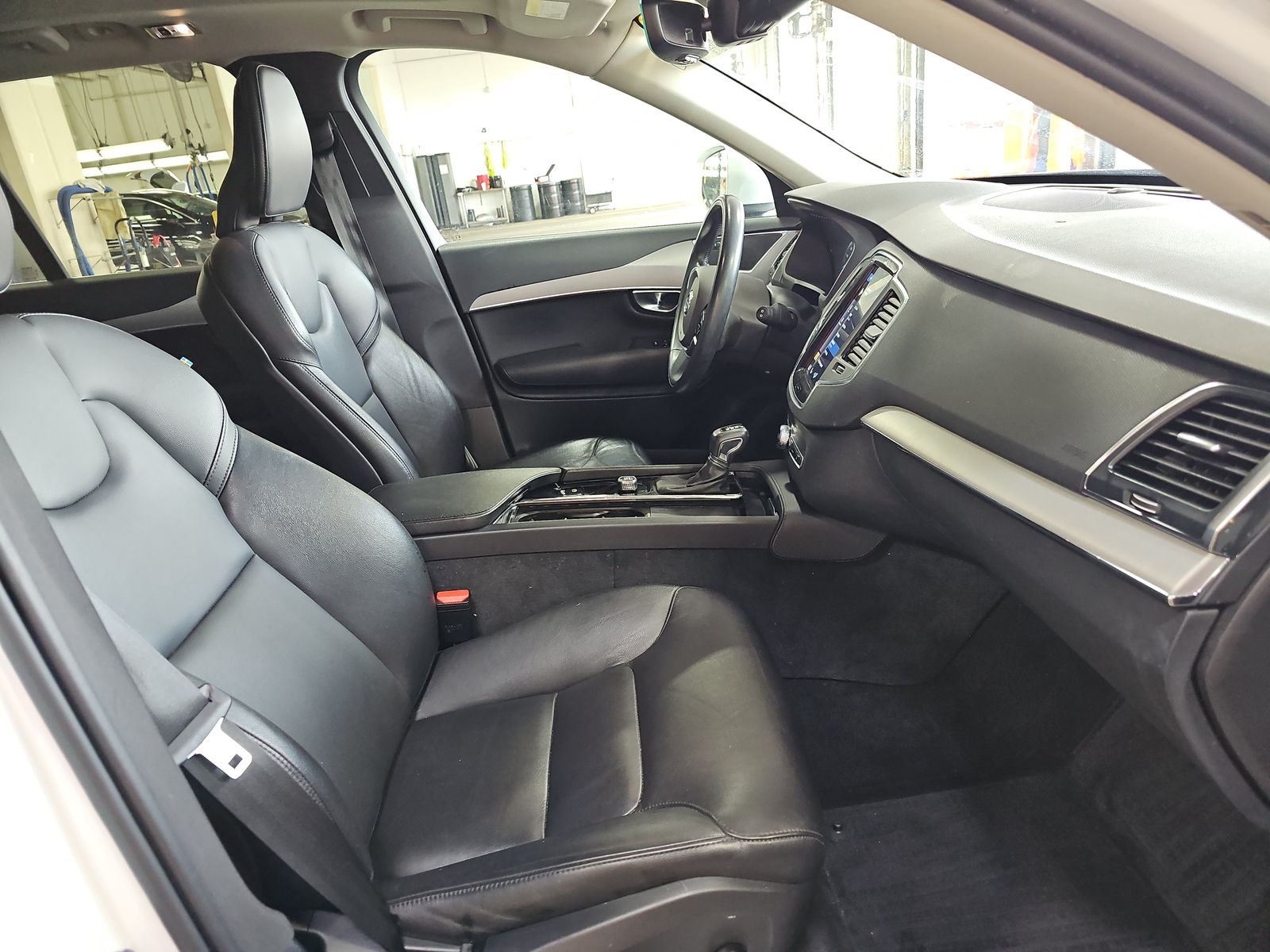 2022 Volvo XC90 T5 Momentum AWD