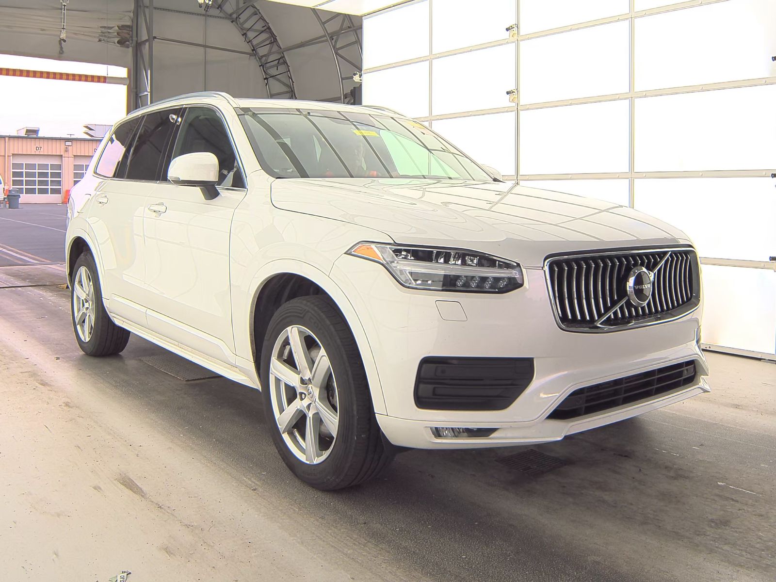 2022 Volvo XC90 T5 Momentum AWD