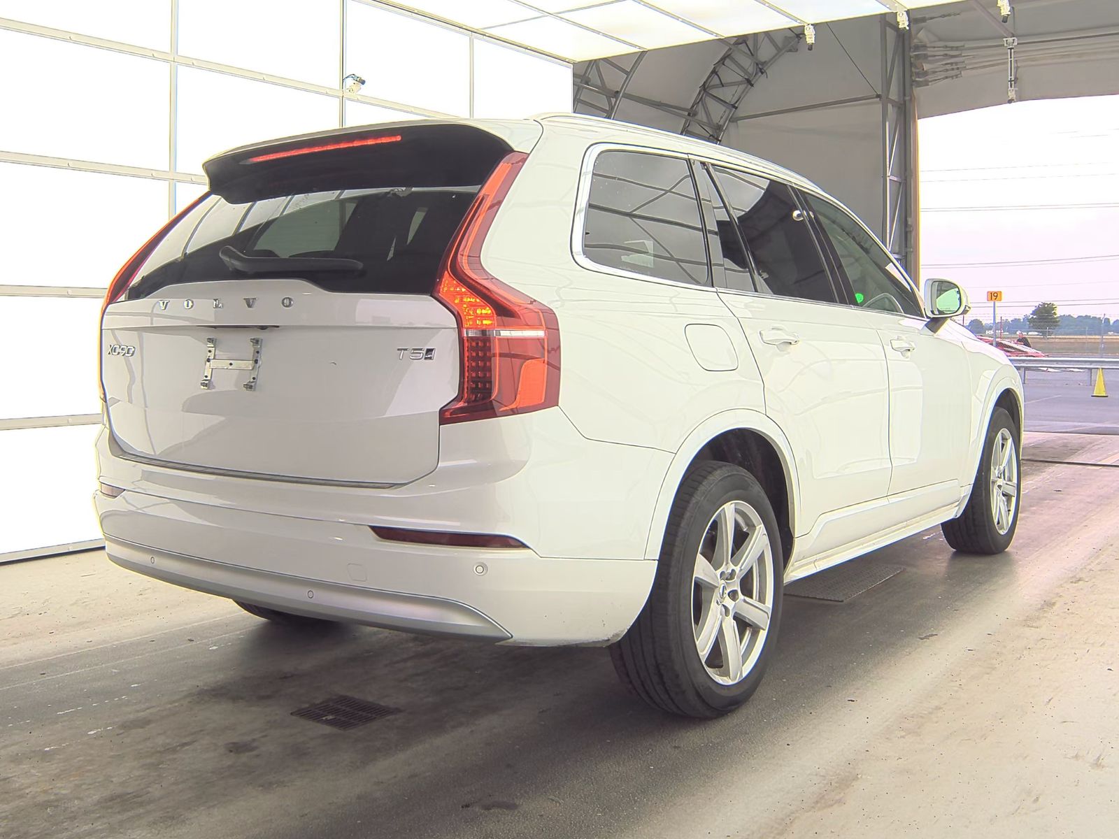 2022 Volvo XC90 T5 Momentum AWD