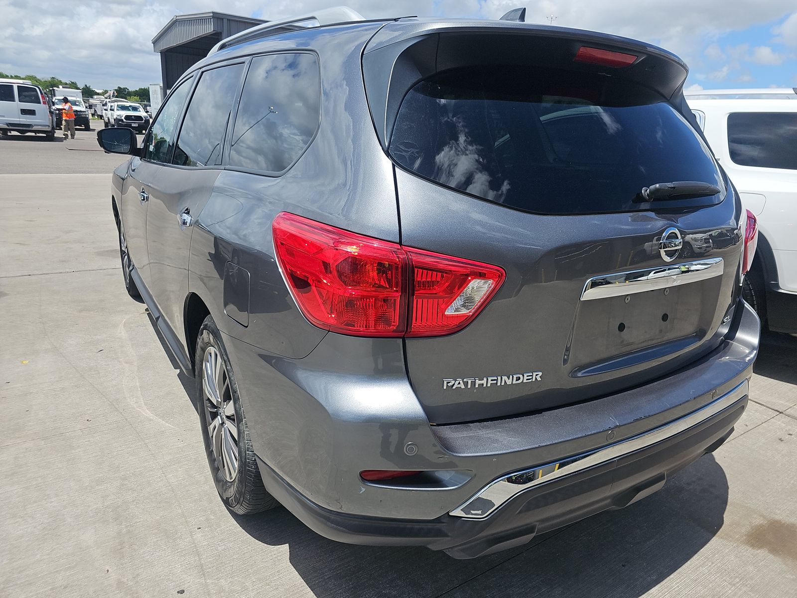 2019 Nissan Pathfinder SL FWD