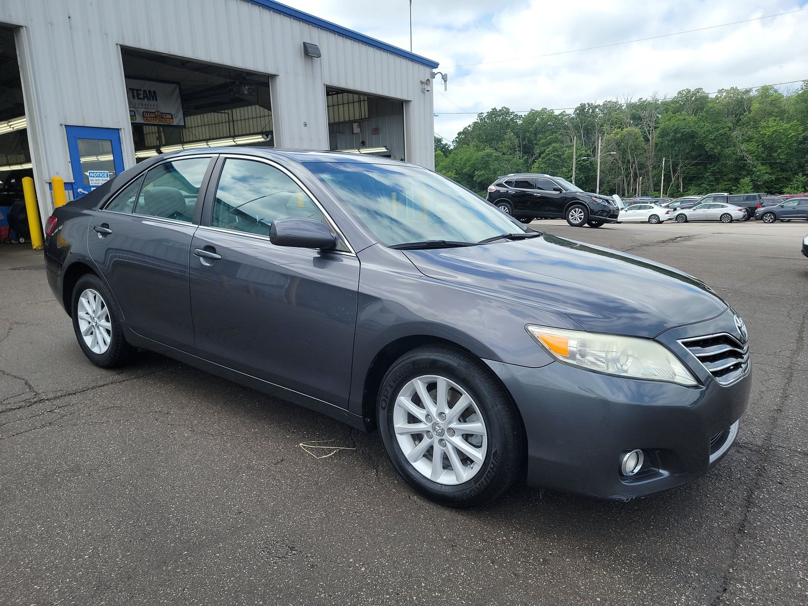 2010 Toyota Camry XLE FWD