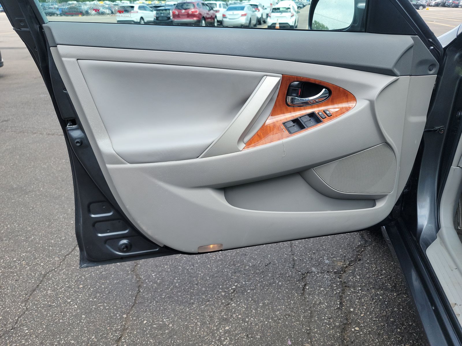 2010 Toyota Camry XLE FWD