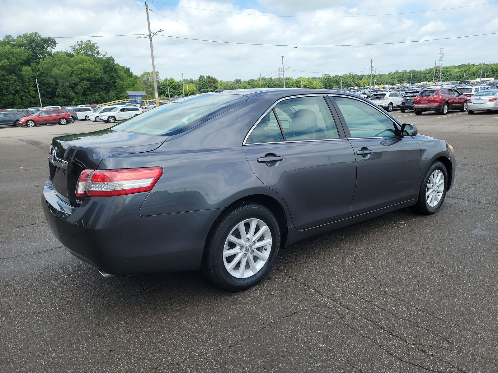 2010 Toyota Camry XLE FWD