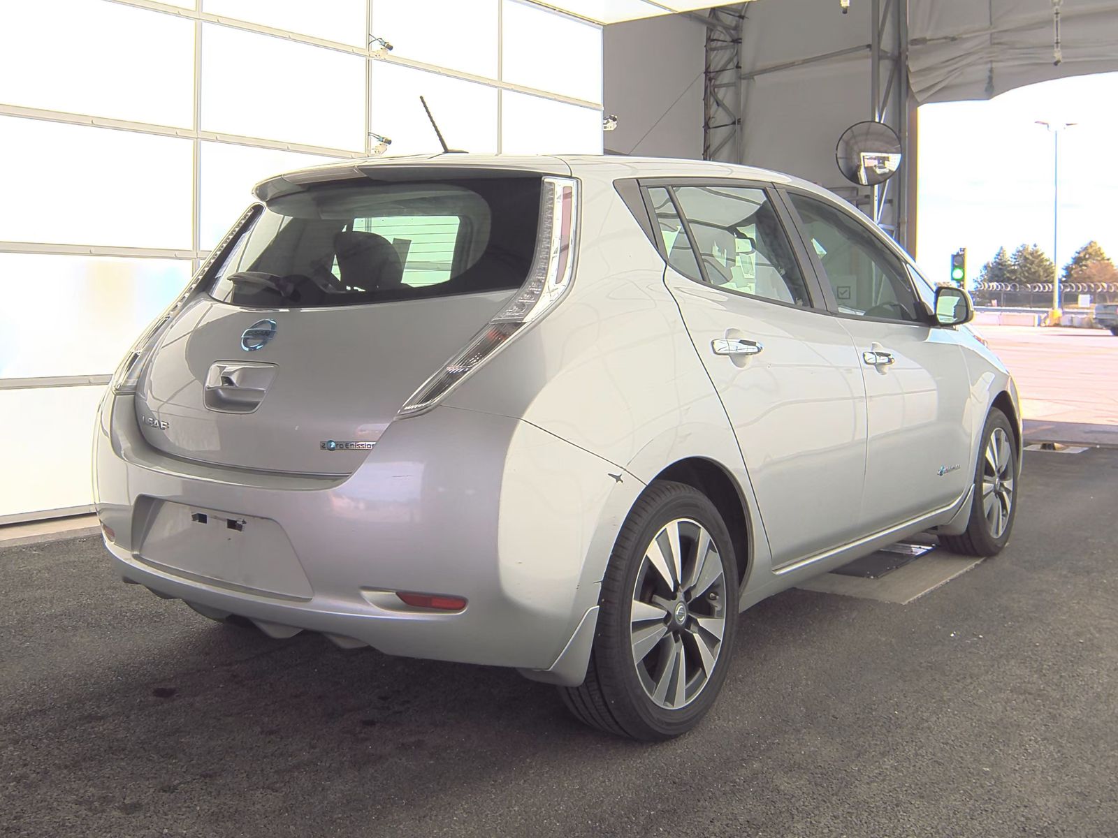 2015 Nissan LEAF SL FWD