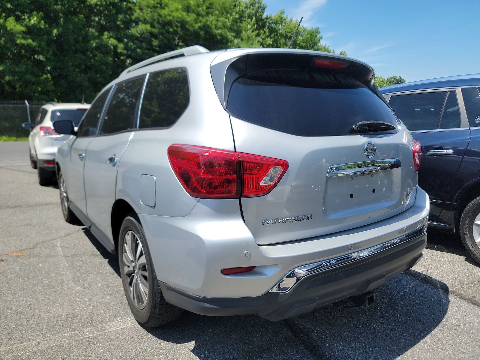 2017 Nissan Pathfinder SV FWD