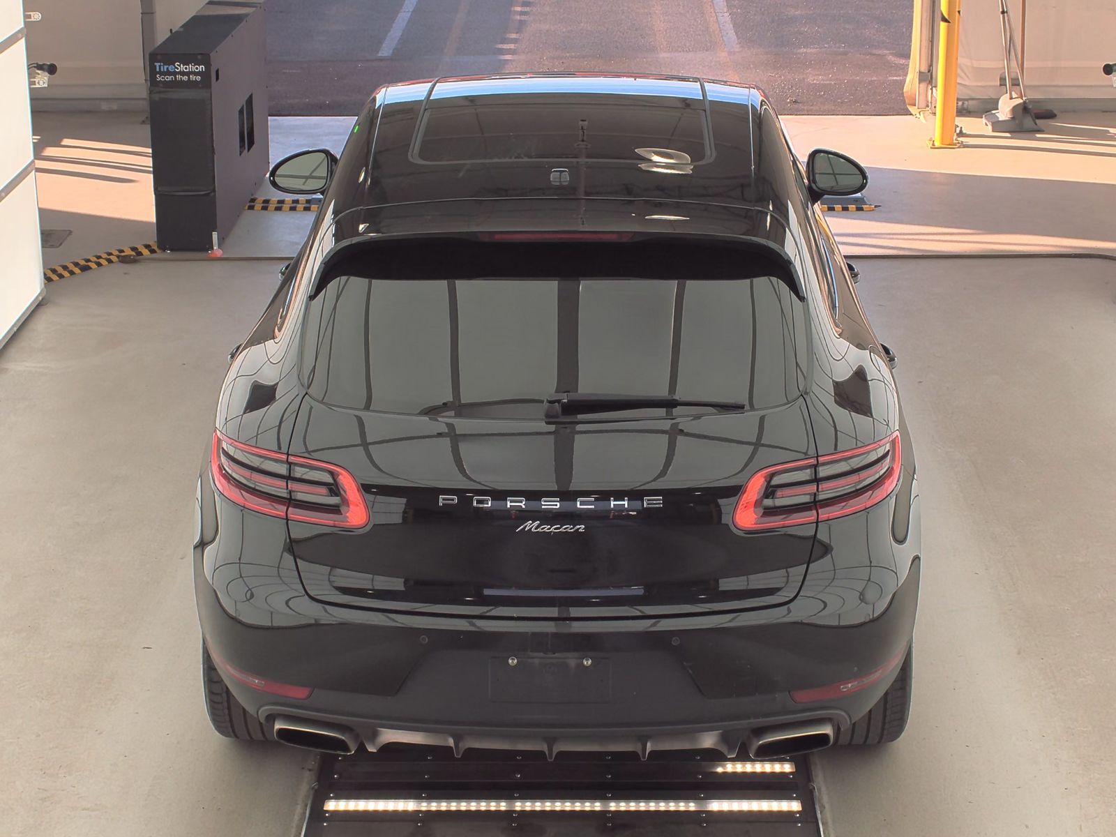 2018 Porsche Macan Base AWD