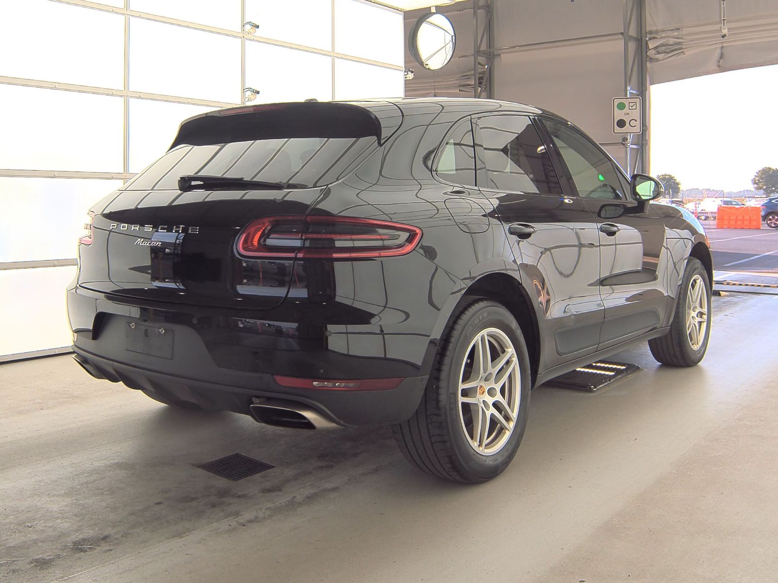 2018 Porsche Macan Base AWD