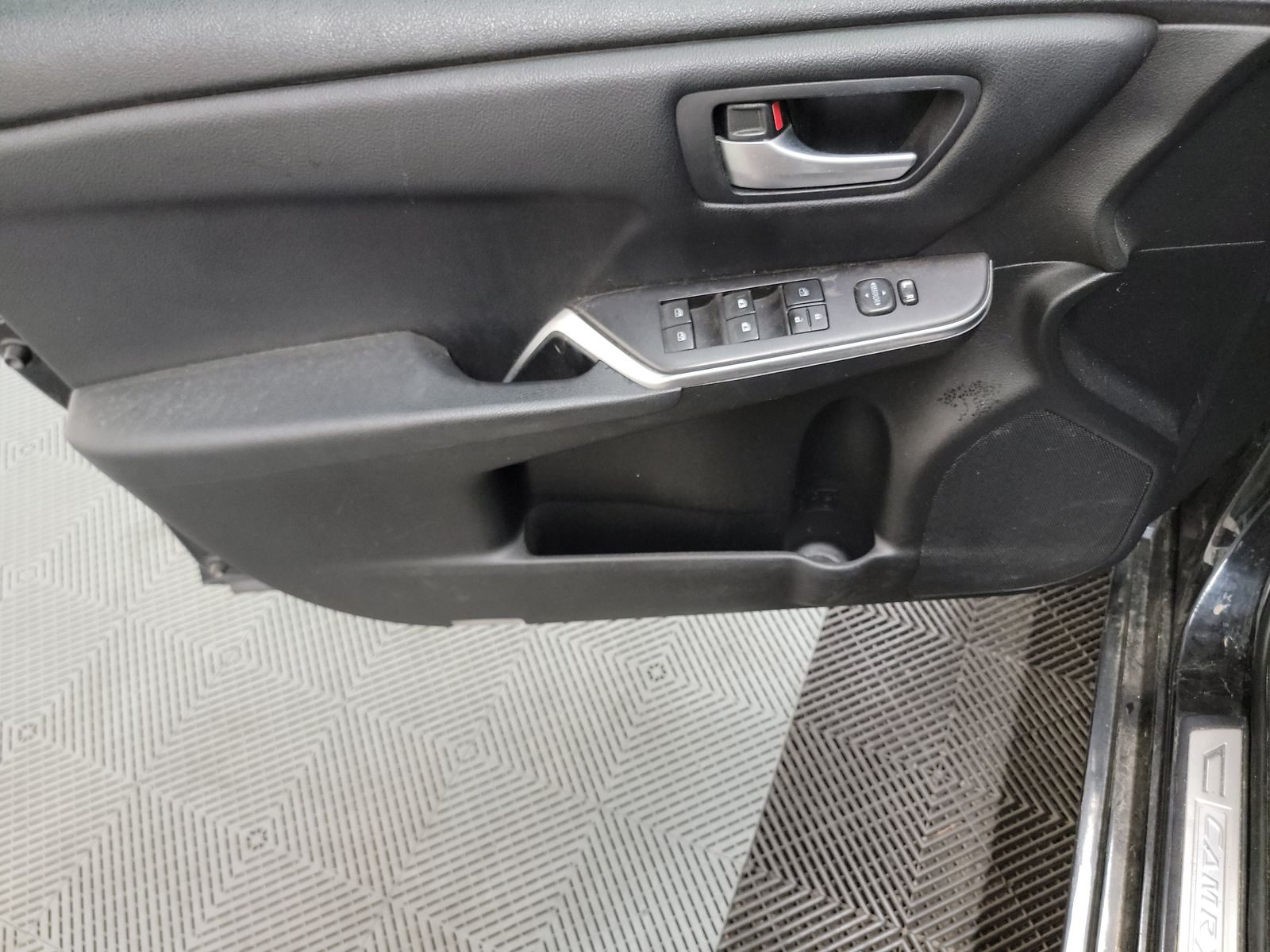 2017 Toyota Camry SE FWD