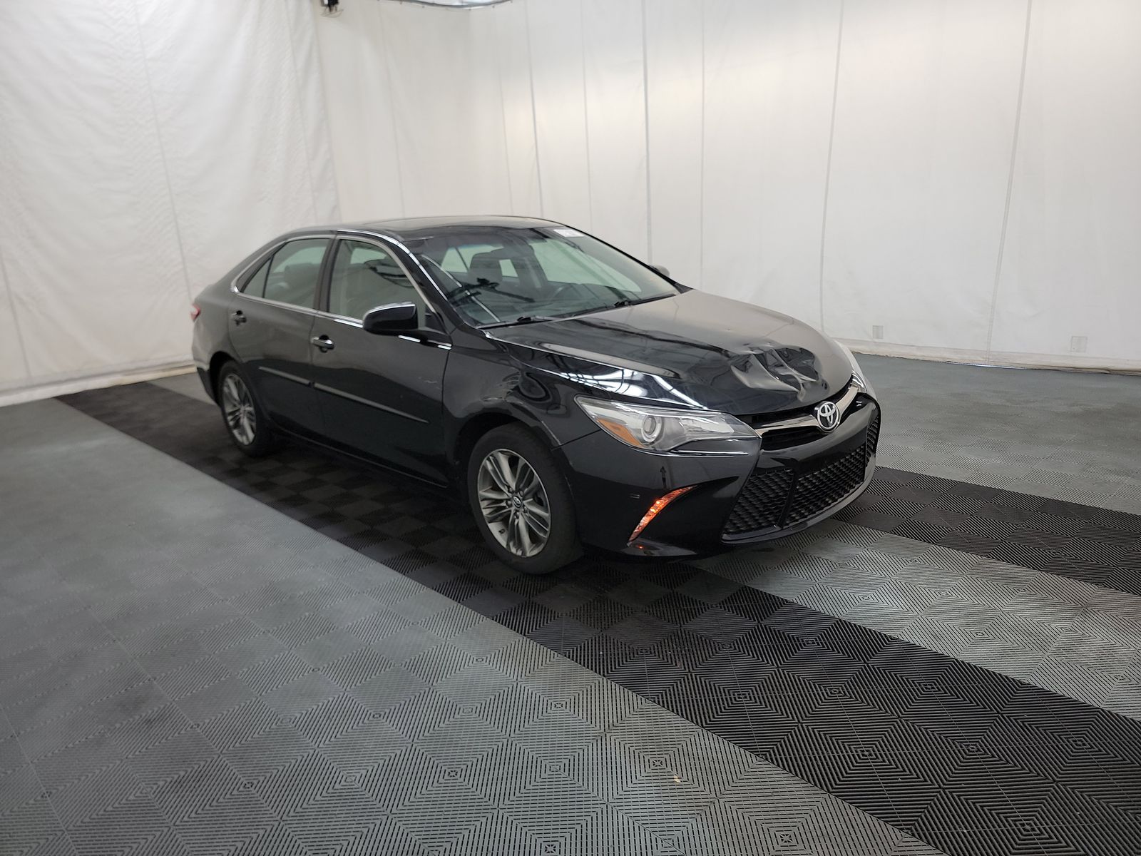 2017 Toyota Camry SE FWD