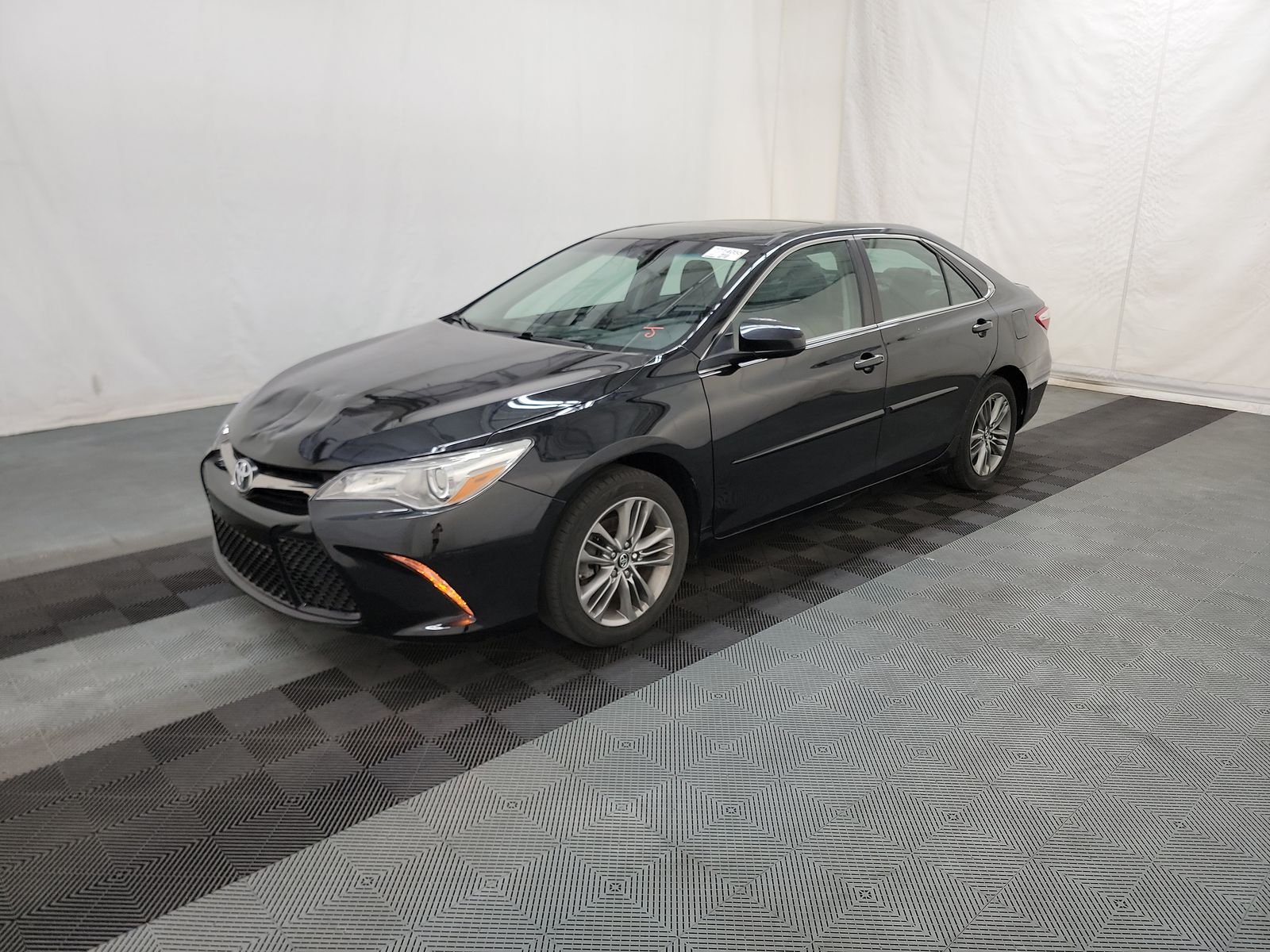 2017 Toyota Camry SE FWD