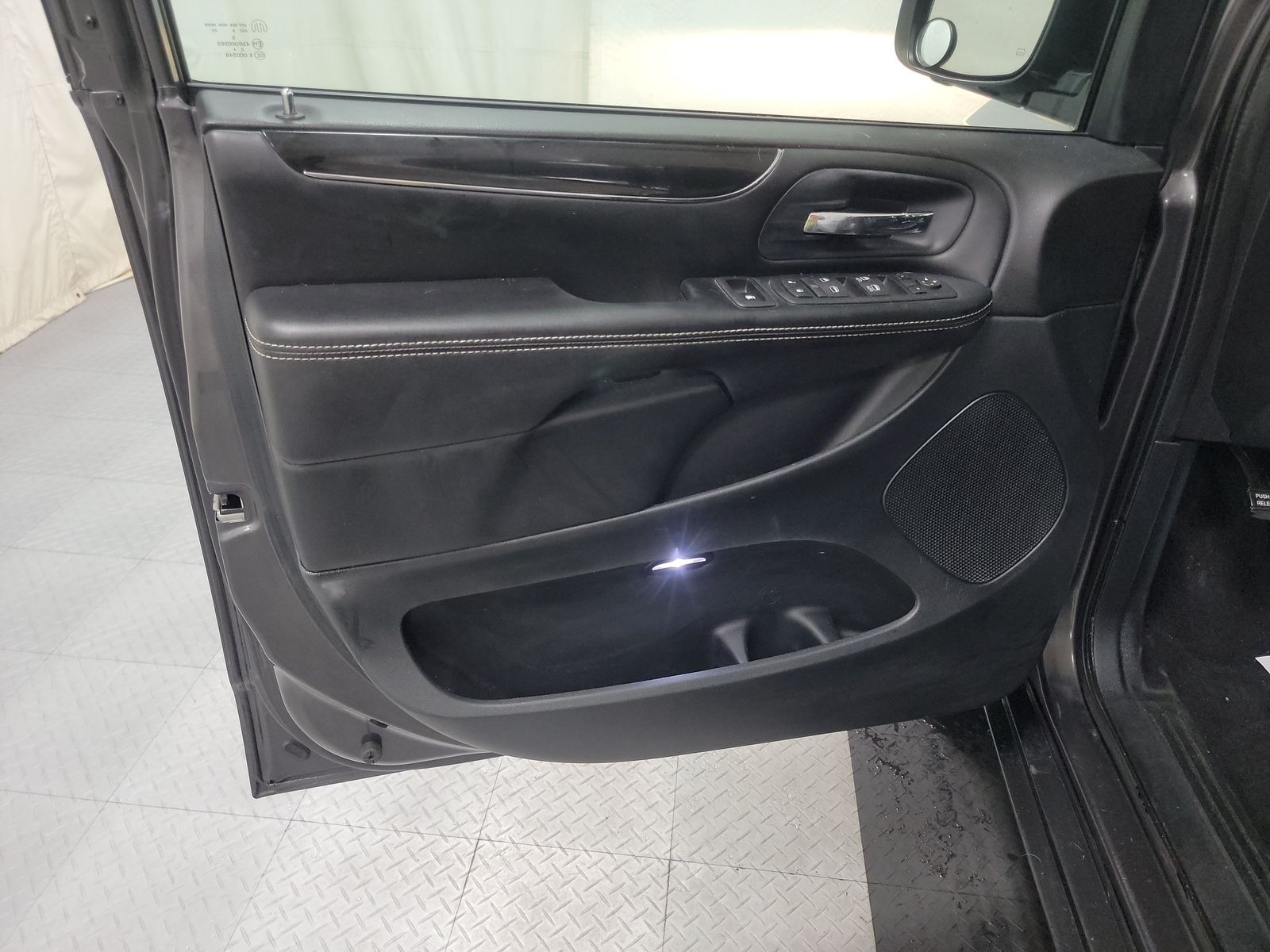 2016 Dodge Grand Caravan SXT Plus FWD