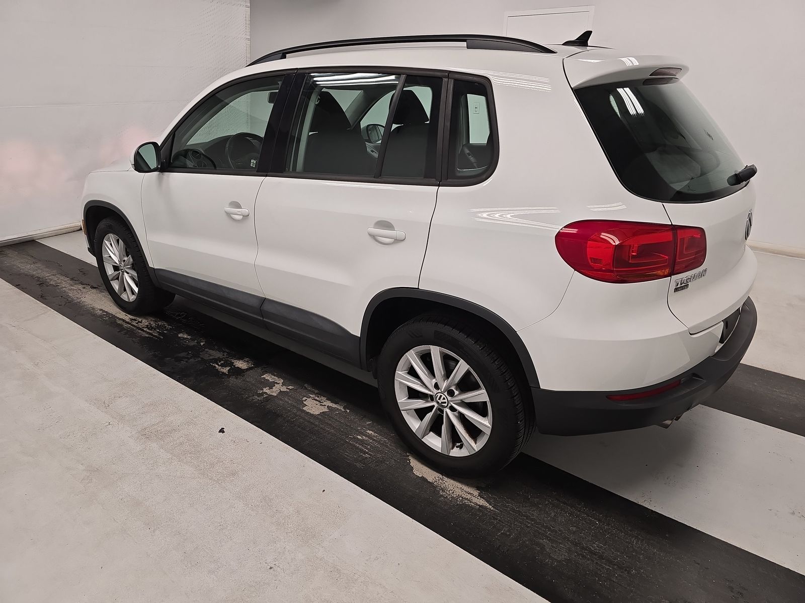2017 Volkswagen Tiguan Limited 2.0T FWD
