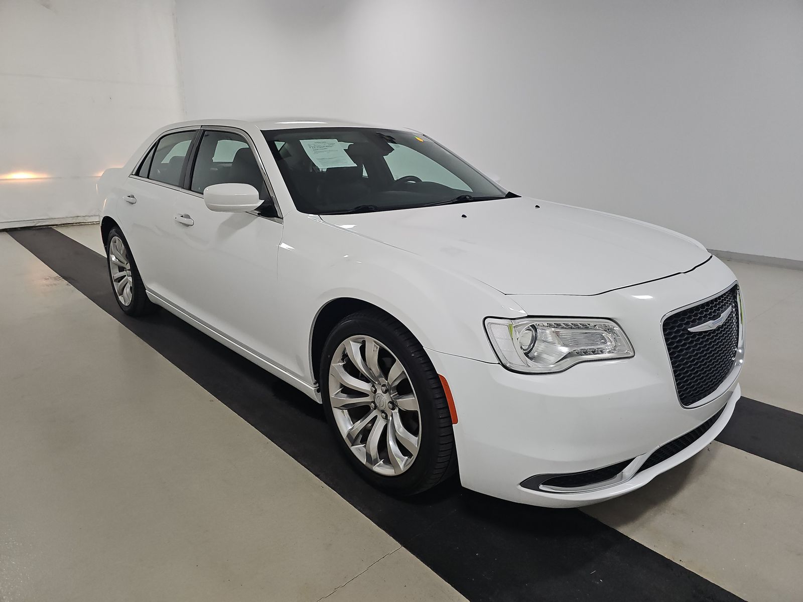 2017 Chrysler 300 Limited RWD