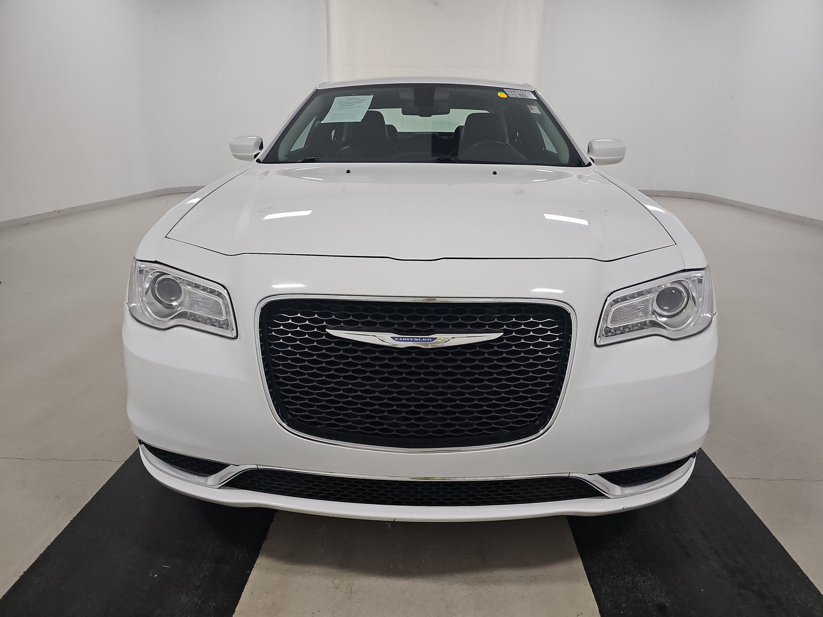 2017 Chrysler 300 Limited RWD