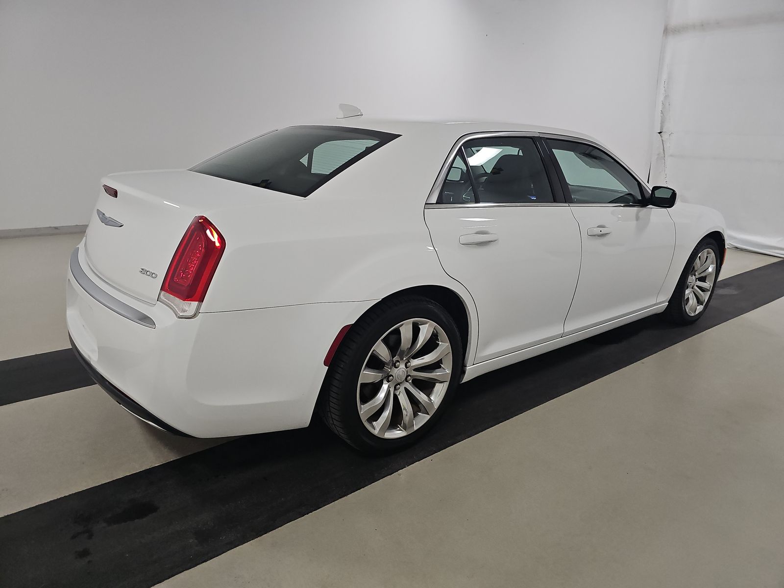 2017 Chrysler 300 Limited RWD