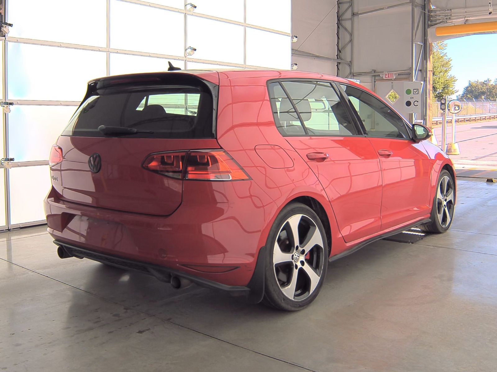 2016 Volkswagen Golf GTI 2.0T Autobahn FWD