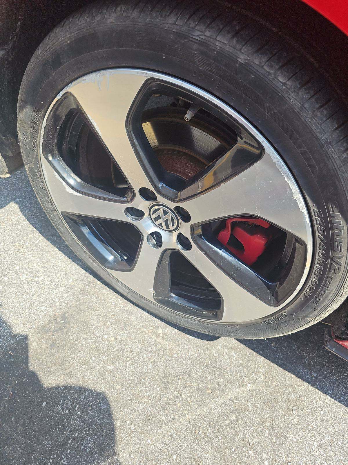 2016 Volkswagen Golf GTI 2.0T Autobahn FWD