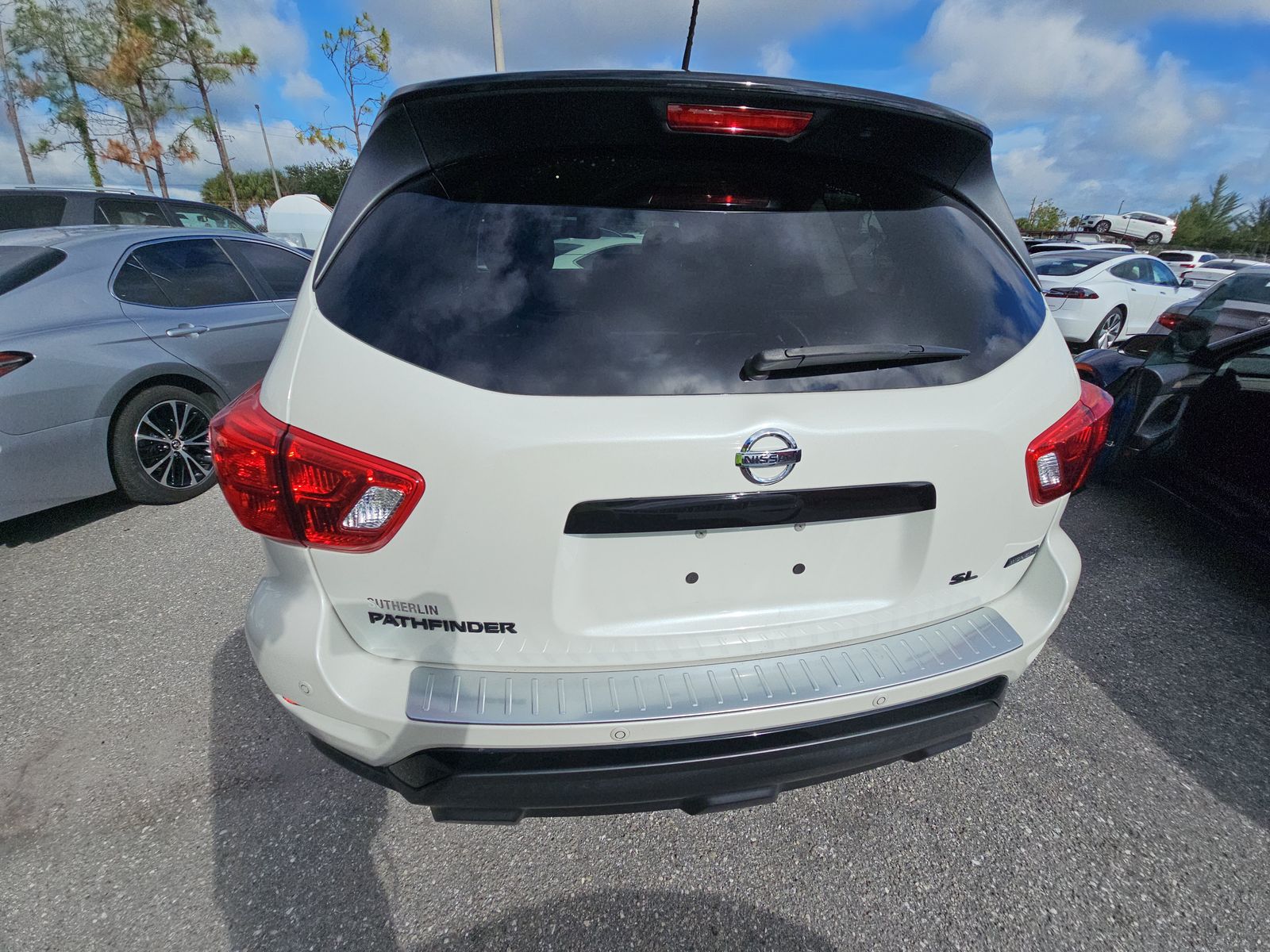 2018 Nissan Pathfinder SL FWD