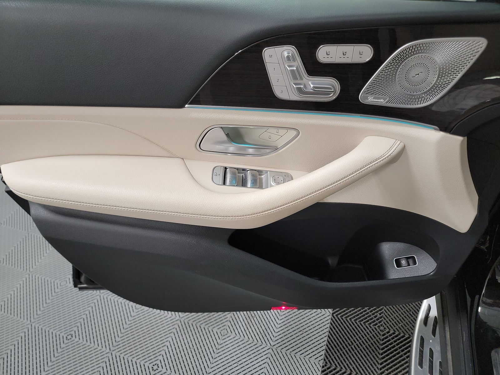 MERCEDES-BENZ GLS - 10