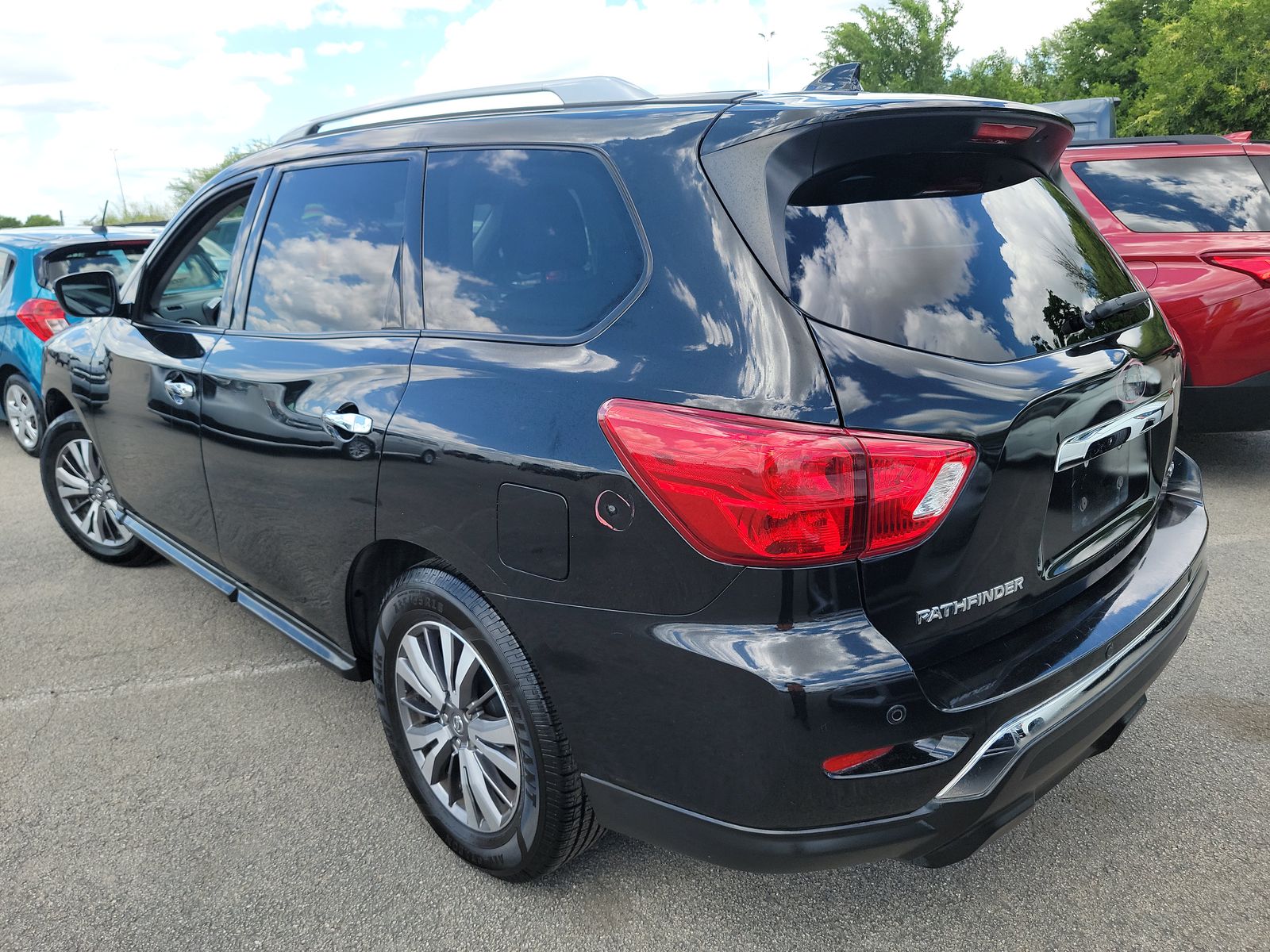 2020 Nissan Pathfinder SV FWD