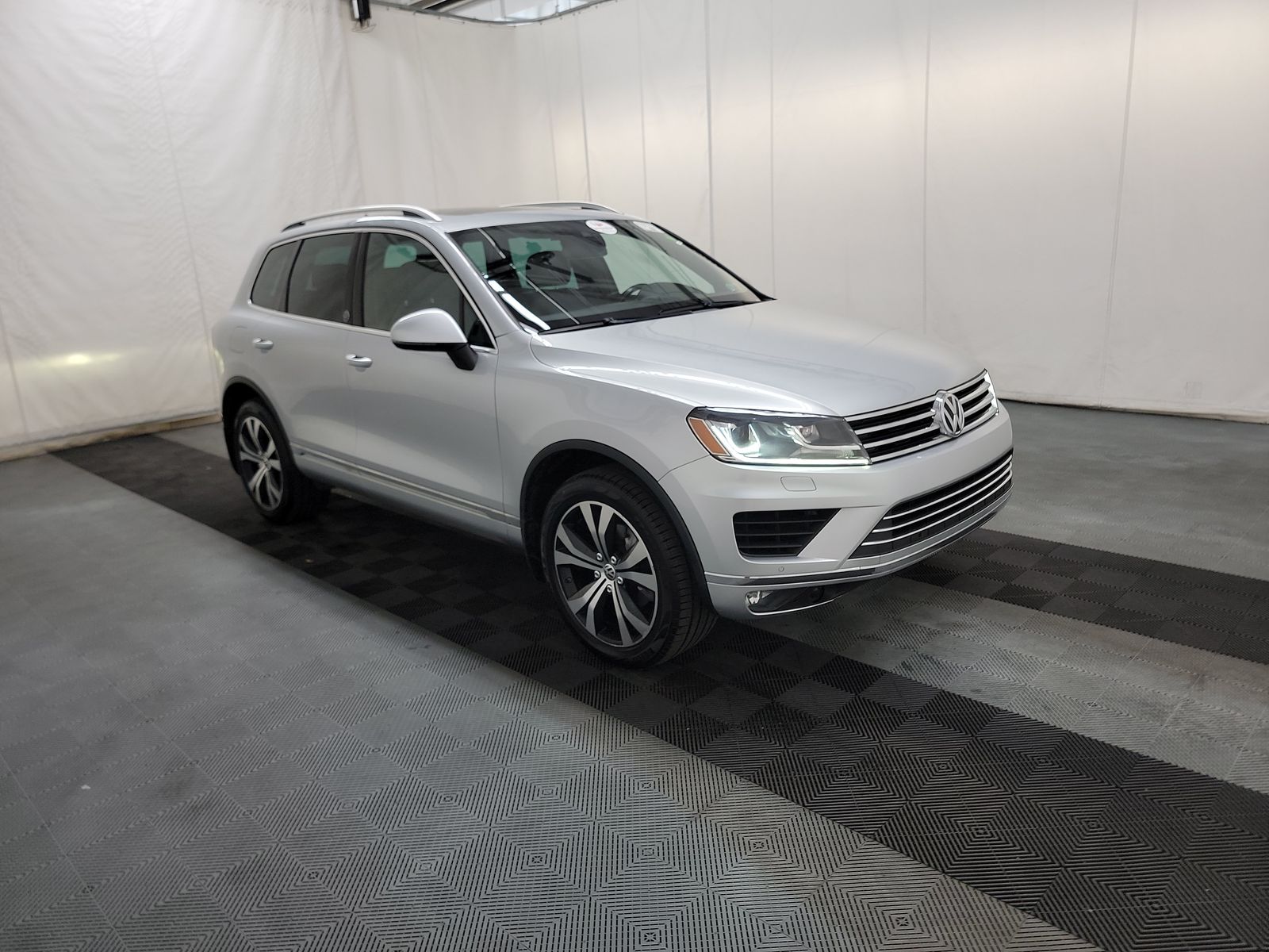 2017 Volkswagen Touareg 3.6L Wolfsburg Edition AWD