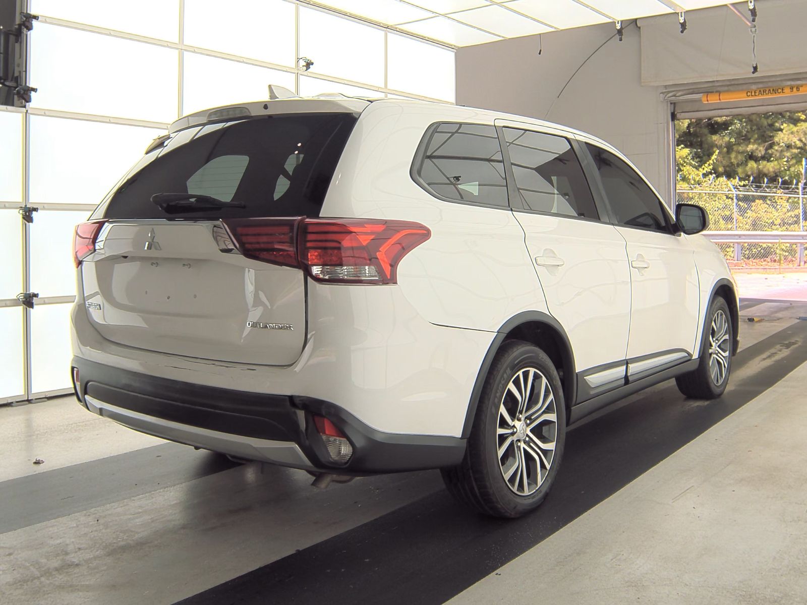 2017 Mitsubishi Outlander ES FWD