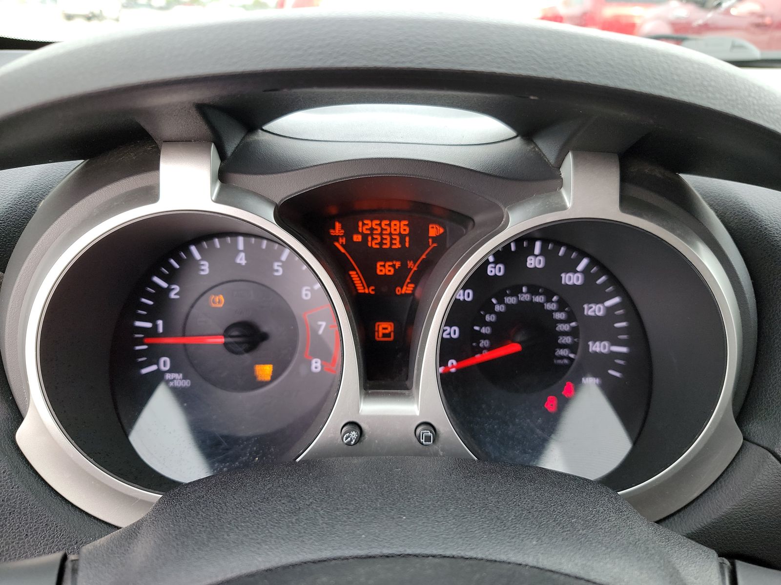 2011 Nissan JUKE S FWD