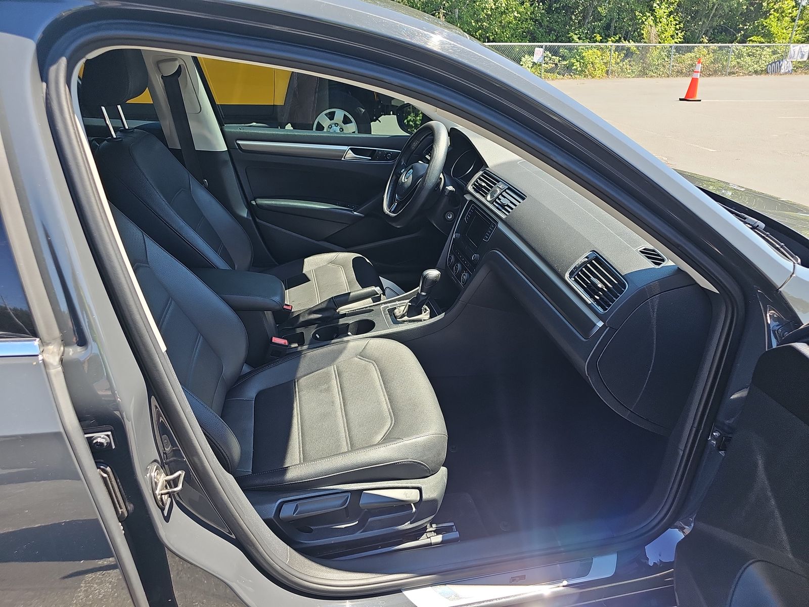 2016 Volkswagen Passat 1.8T R-Line FWD