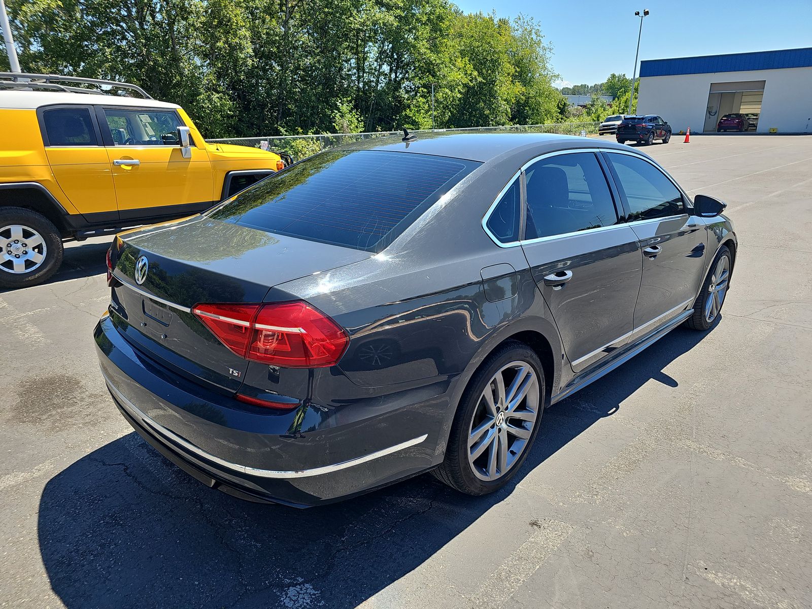 2016 Volkswagen Passat 1.8T R-Line FWD
