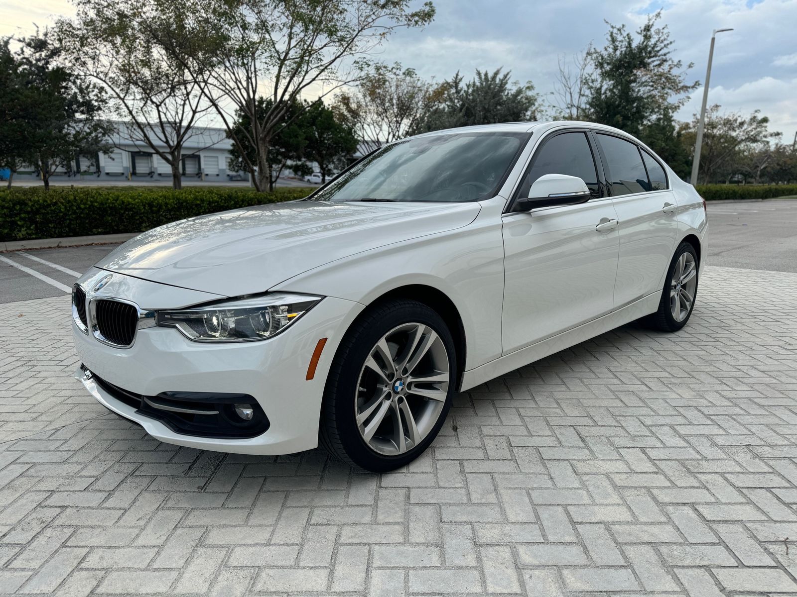 2018 BMW 3 Series Sedan 330i SPORT LINE