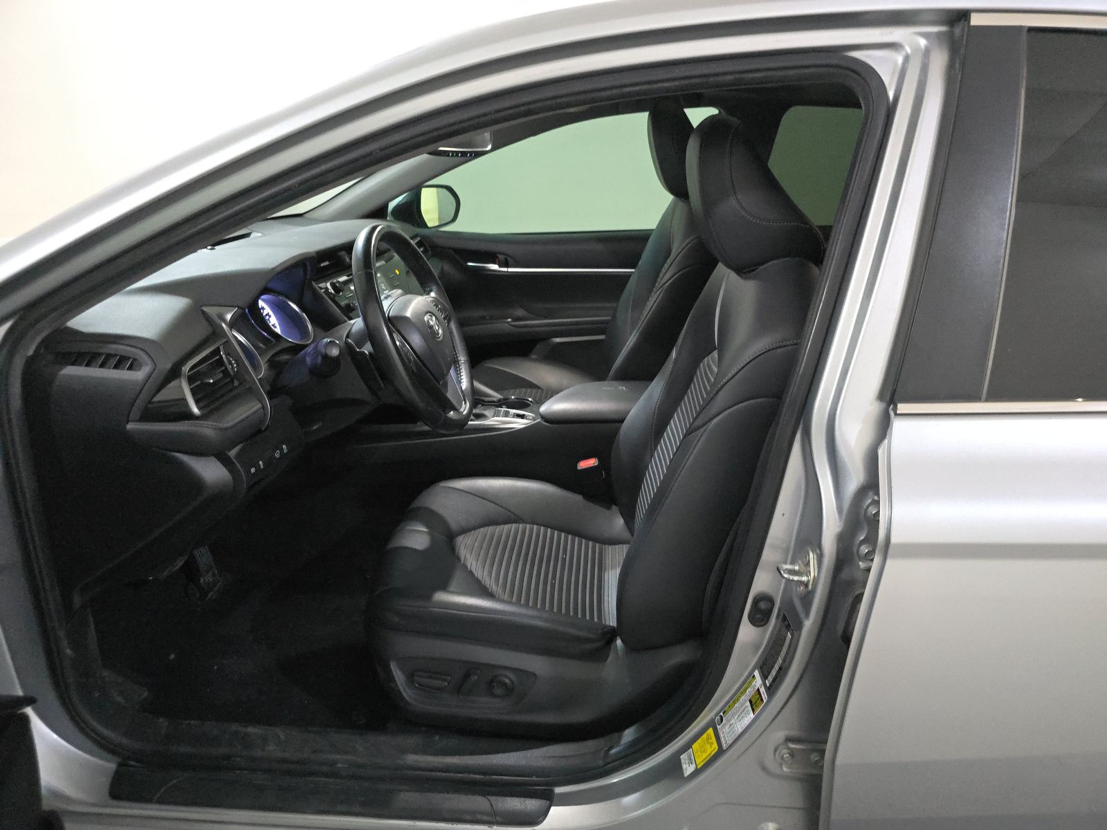 2020 Toyota Camry Hybrid SE FWD