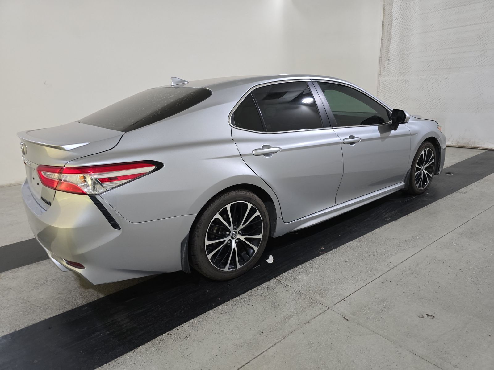 2020 Toyota Camry Hybrid SE FWD