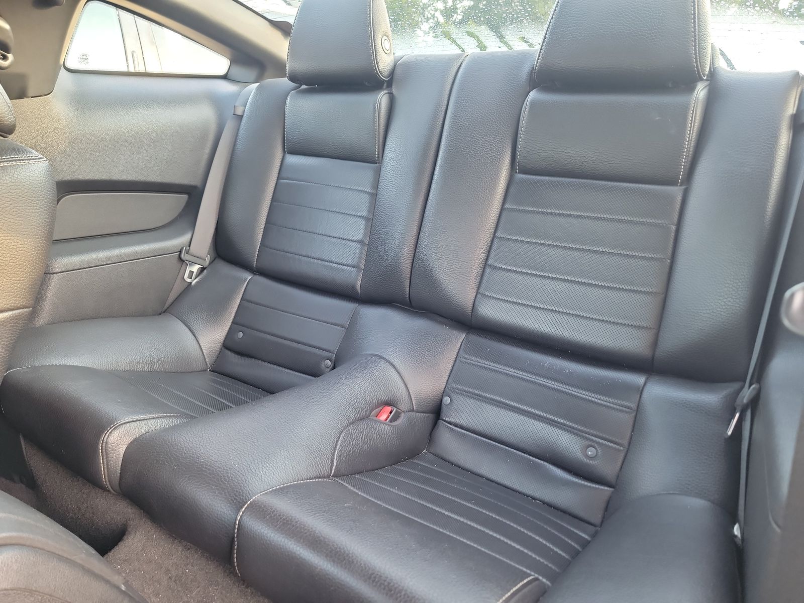 2011 Ford Mustang V6 Premium RWD