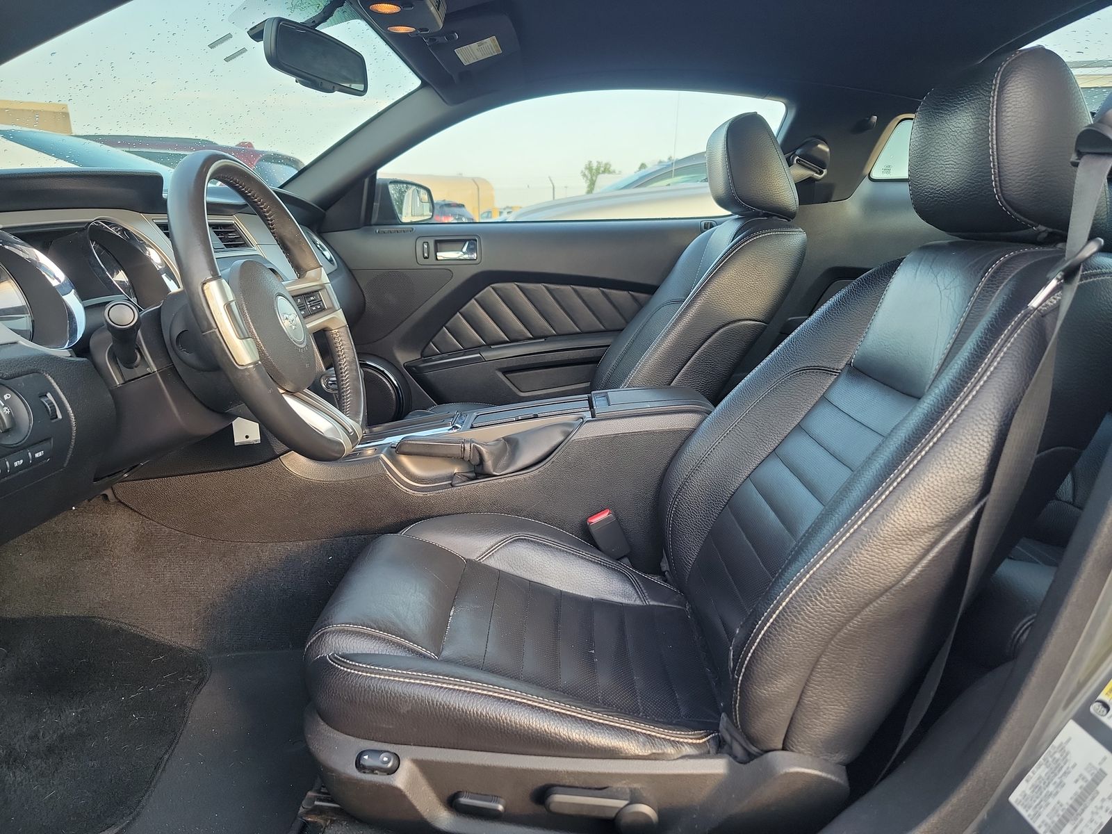 2011 Ford Mustang V6 Premium RWD