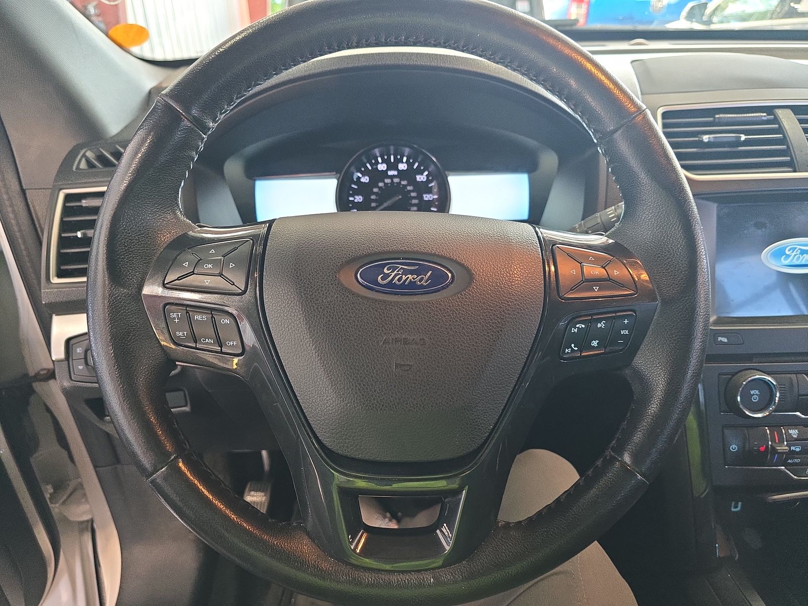 2017 Ford Explorer XLT FWD