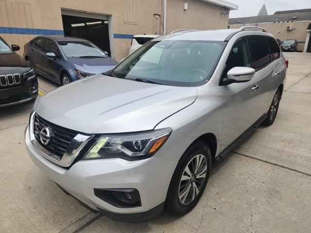 2017 Nissan Pathfinder SV
