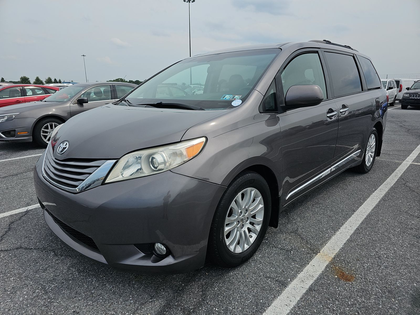 2015 Toyota Sienna XLE Premium 8-Passenger 119.3