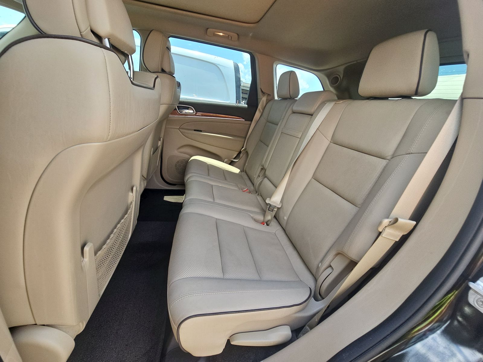 2012 Jeep Grand Cherokee Overland RWD