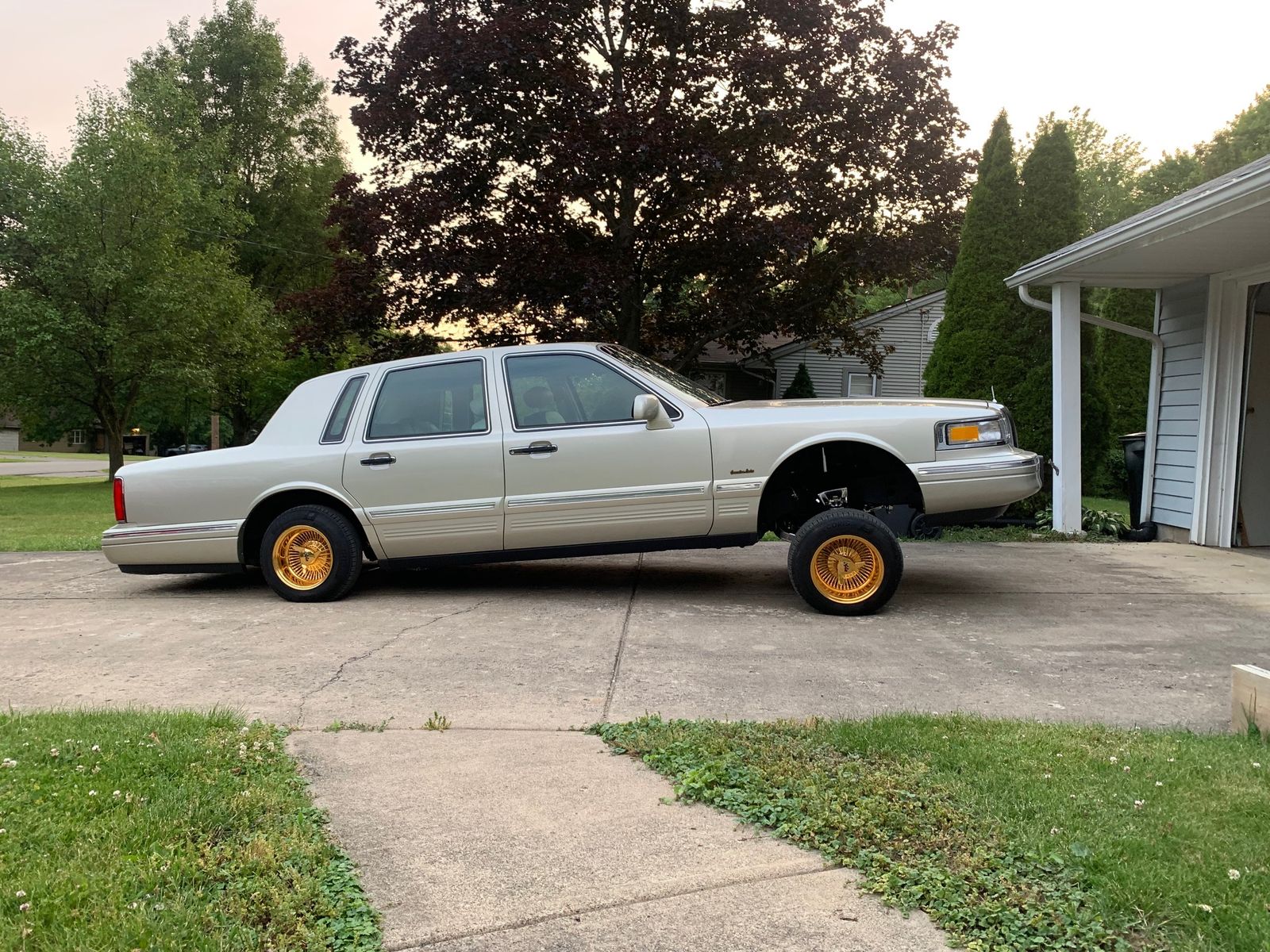 Lincoln Town Car Executive снимка Lincoln Town Car Executive