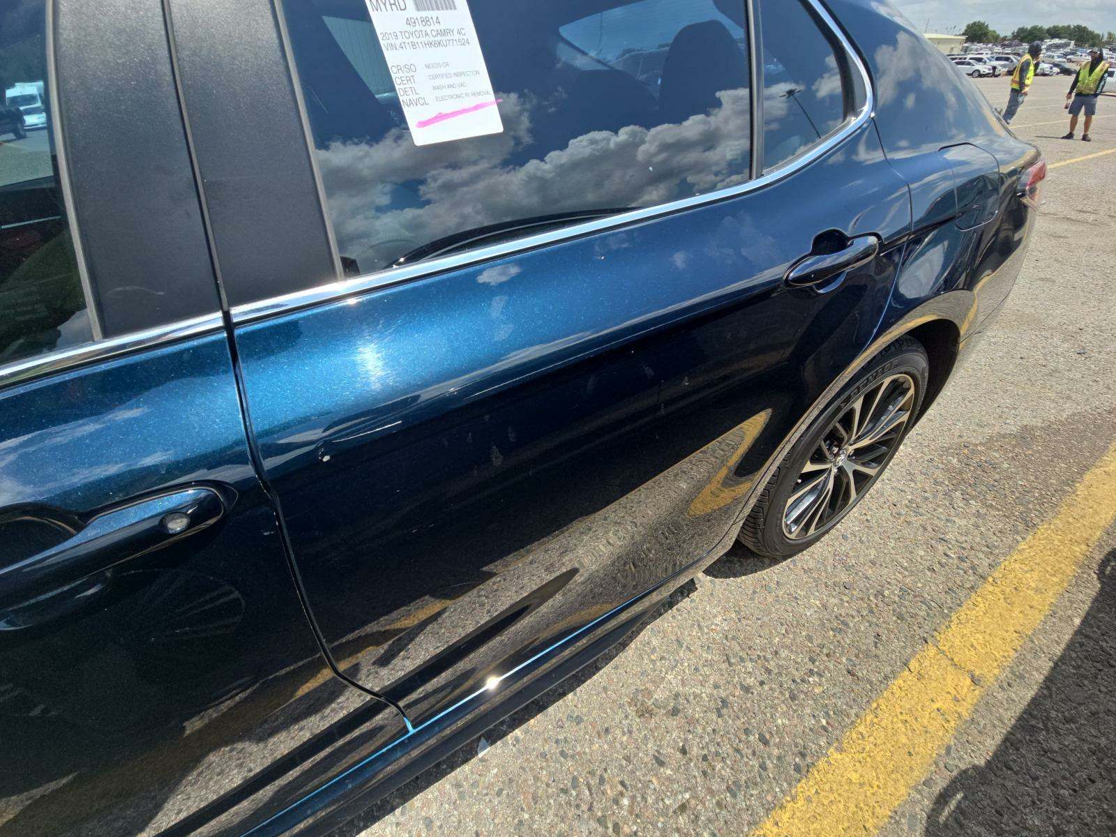 2019 Toyota Camry SE FWD