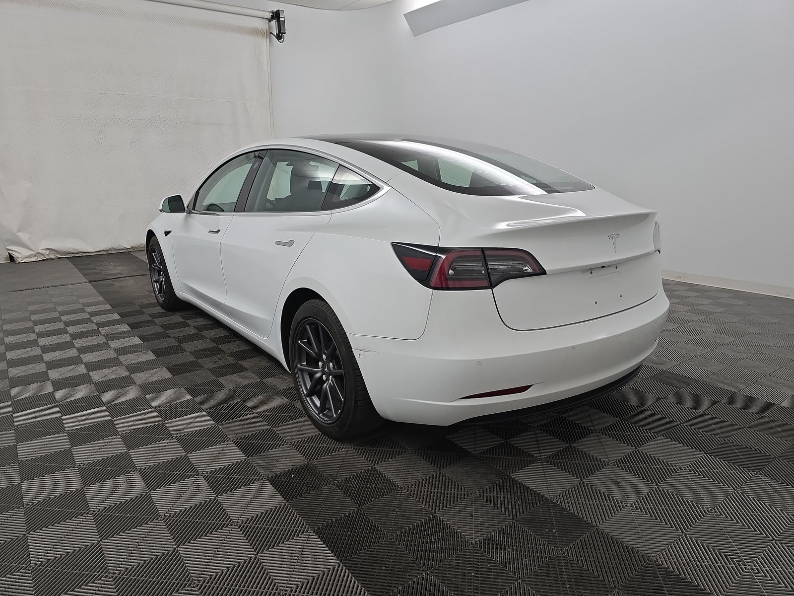 2018 Tesla Model 3 Long Range FWD