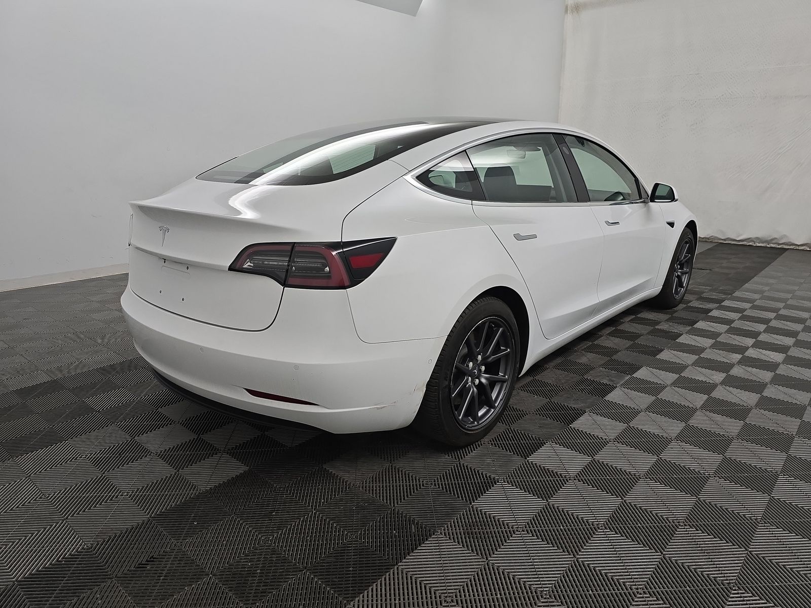 2018 Tesla Model 3 Long Range FWD