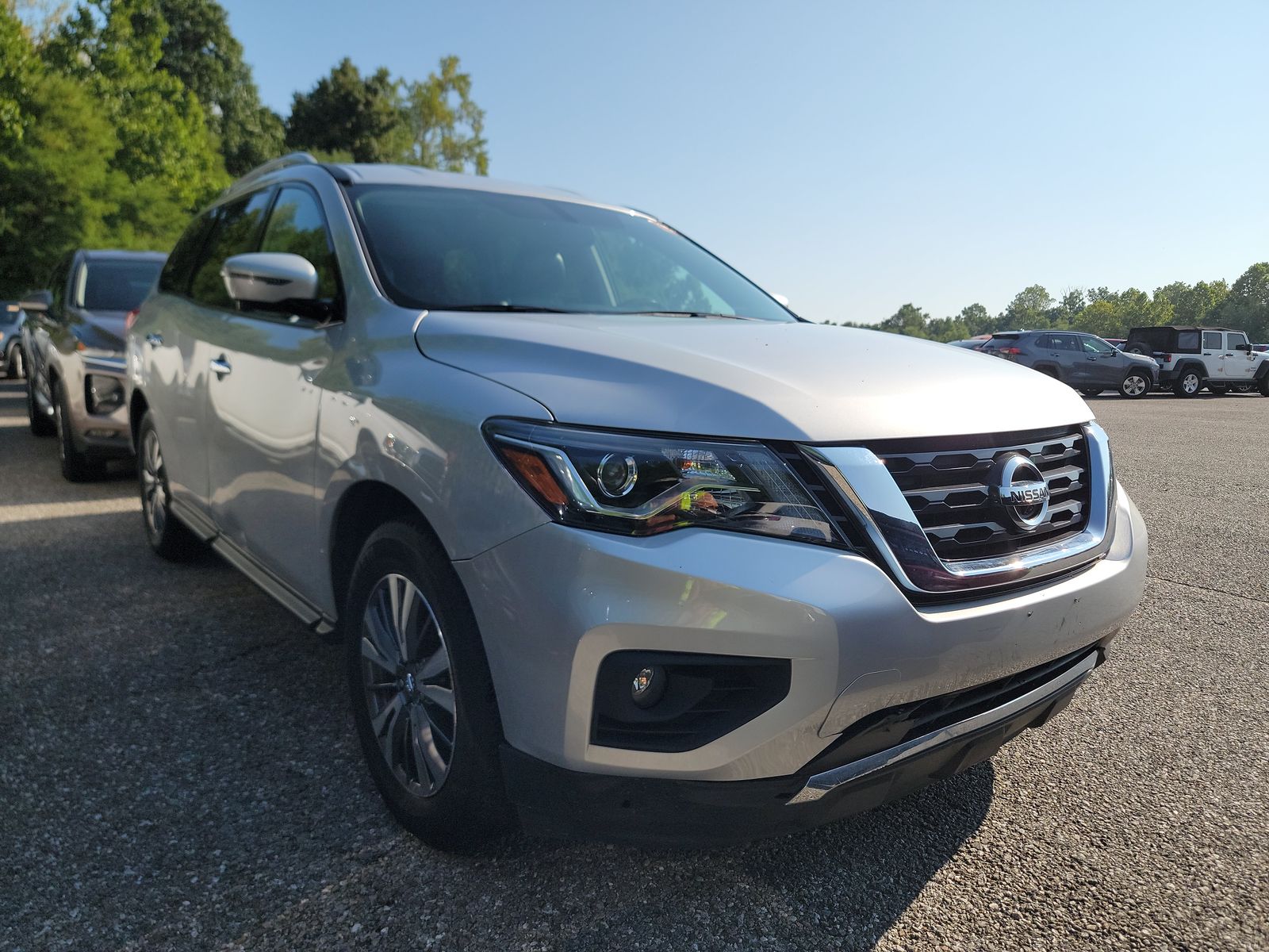 2020 Nissan Pathfinder SL FWD